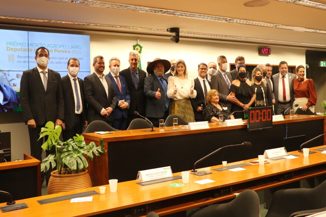 CAPADR entrega prêmio Homero Pereira à onze agraciados que se destacaram no setor agropecuário brasileiro