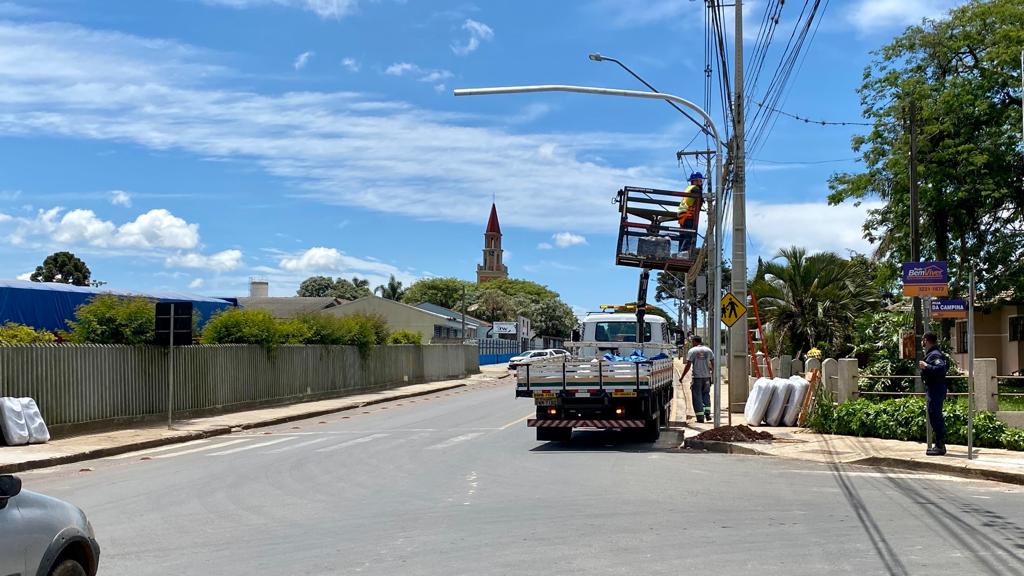 Carambeí instala primeiro semáforo da cidade