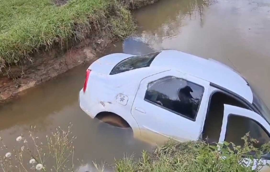 Veículo é encontrado submerso no Rio Tibagi