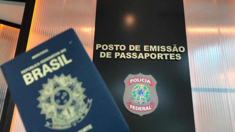 Posto de emissão de passaportes da Polícia Federal completa um ano de operação em shopping de Curitiba