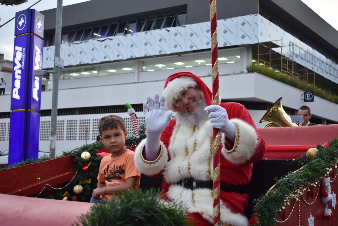 Passeata de Natal emocionou o público em Ponta Grossa