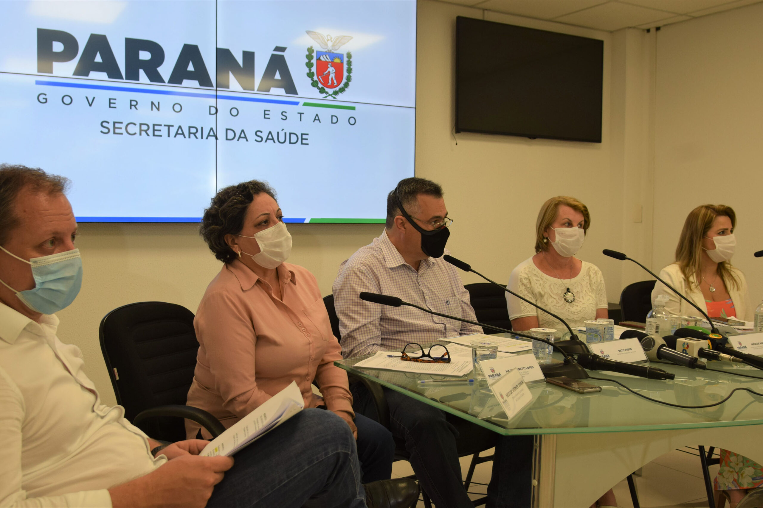Paraná anuncia redução do intervalo de D2 e da dose de reforço contra a Covid-19