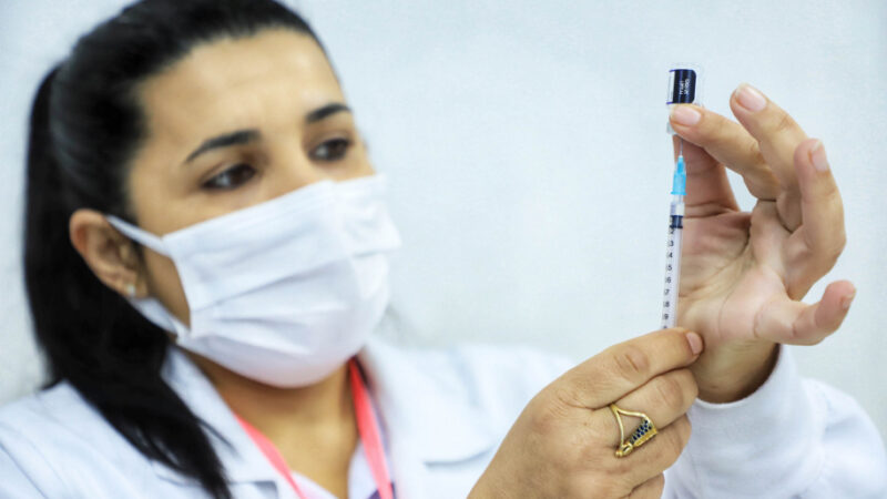1,1 milhão de paranaenses não tomaram a segunda dose, aponta estudo da Secretaria de Saúde