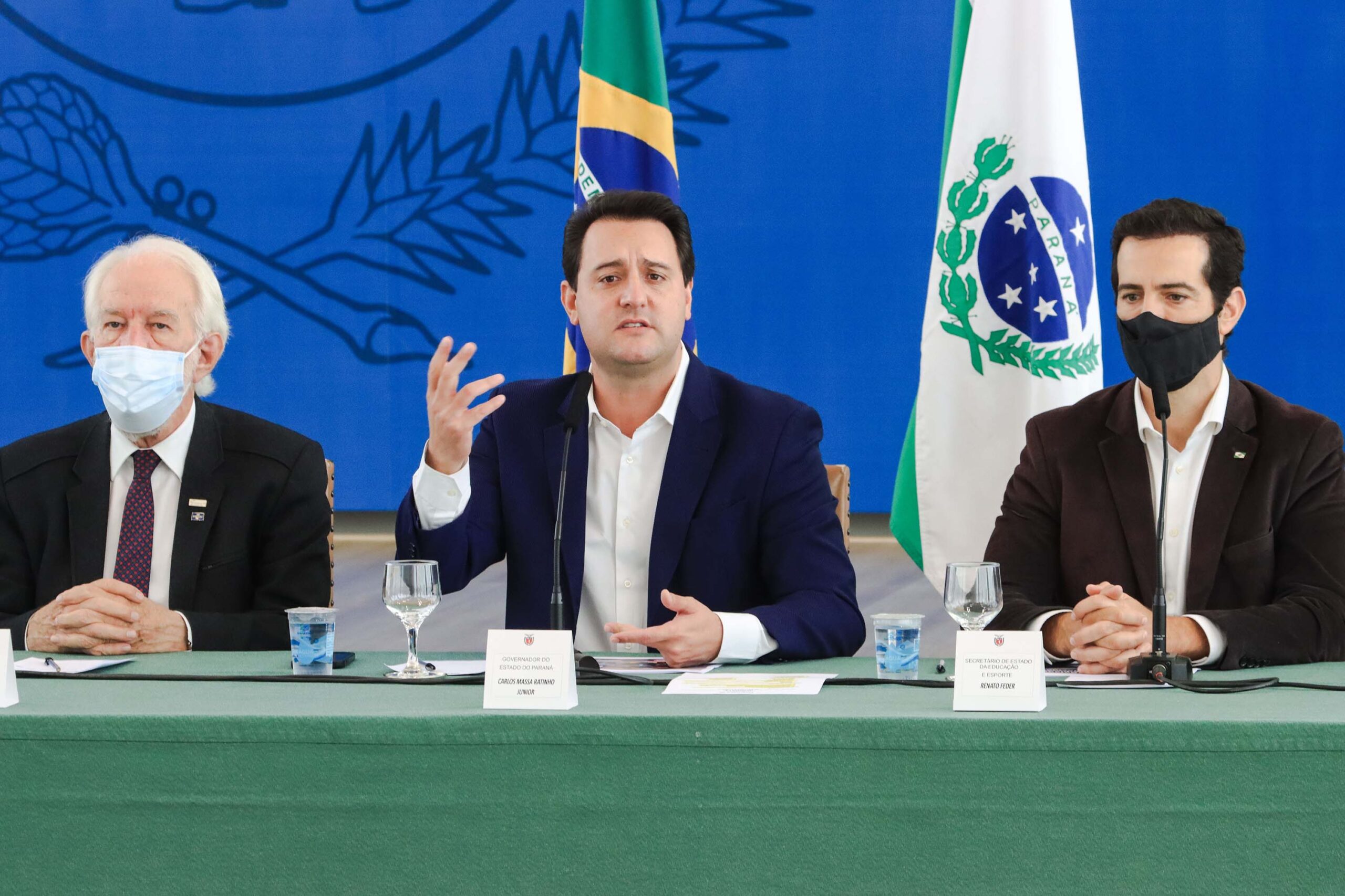 Governo do Paraná propõe piso salarial de R$ 5,5 mil para todos os professores da rede pública