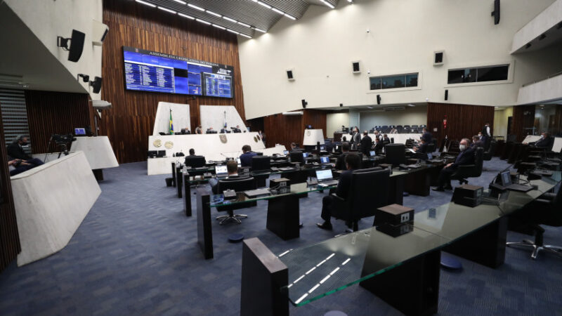 Reajuste de 3% para os servidores estaduais em 2022 avança na Assembleia