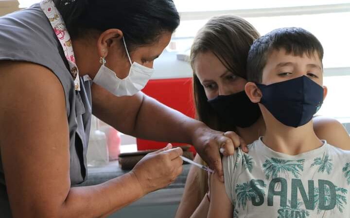 80 crianças com comorbidades receberam a primeira dose da vacina contra a Covid em Castro