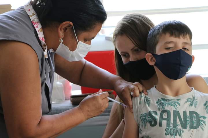 80 crianças com comorbidades receberam a primeira dose da vacina contra a Covid em Castro