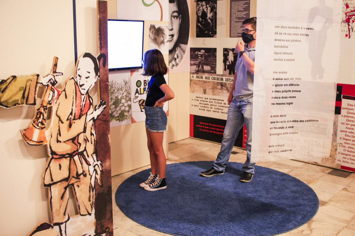 Exposição Múltiplo Leminski fica em cartaz no Museu Campos Gerais, da UEPG, até dia 22