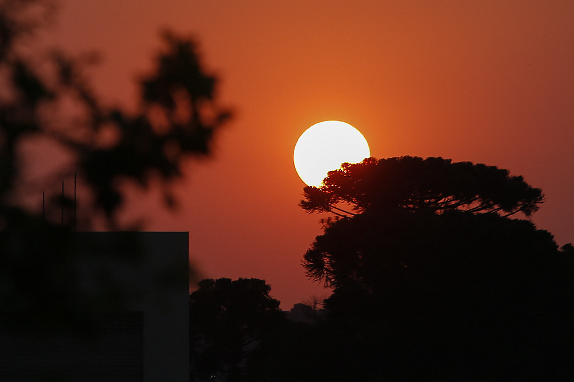 Onda de calor da América do Sul não será tão intensa no Paraná, aponta Simepar