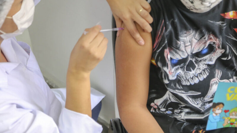 Pelo menos 133,7 mil vacinas já foram aplicadas em crianças de 5 a 11 anos no Paraná