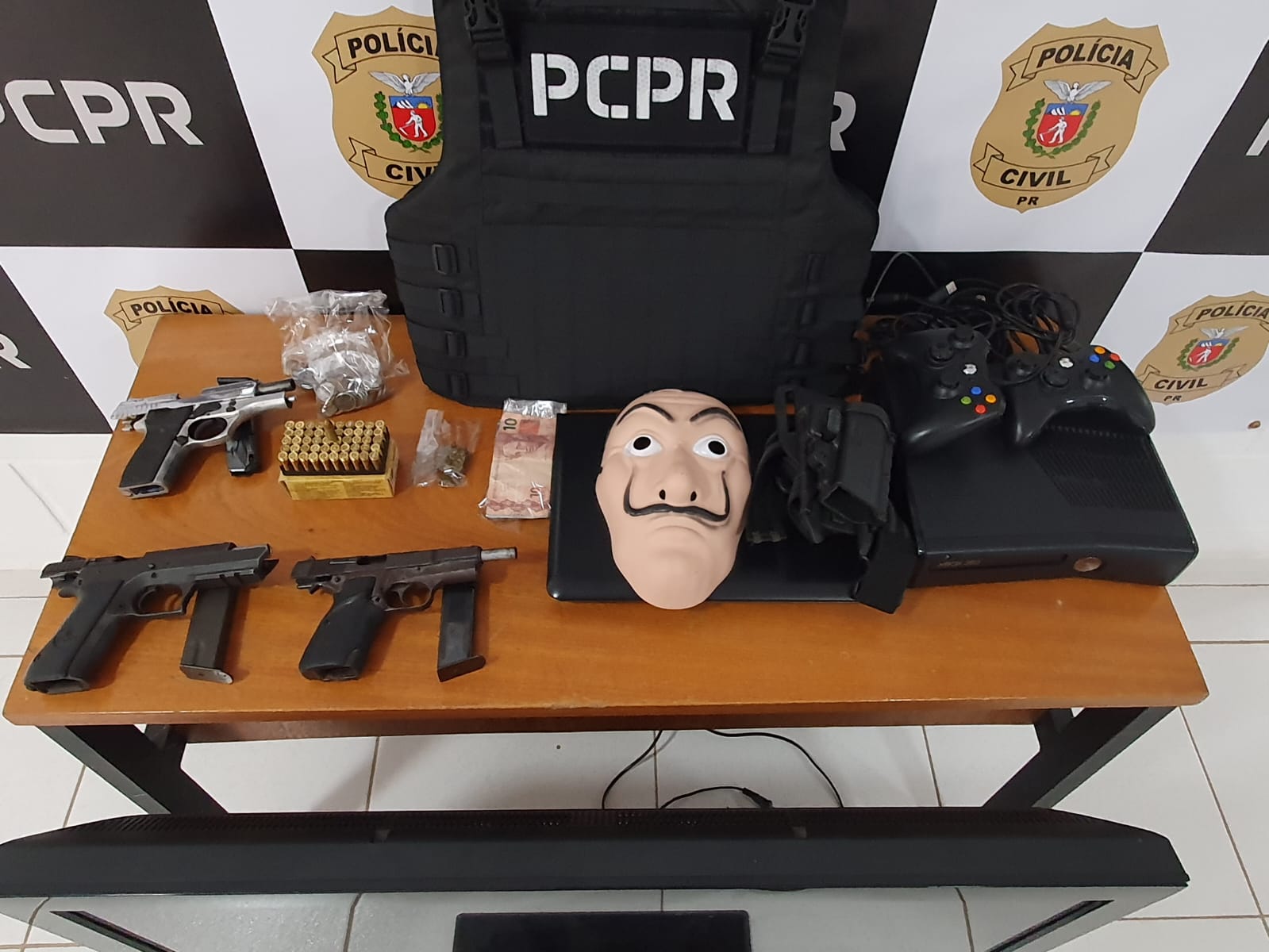 Polícia Civil apreende armas e objetos de origem ilícita