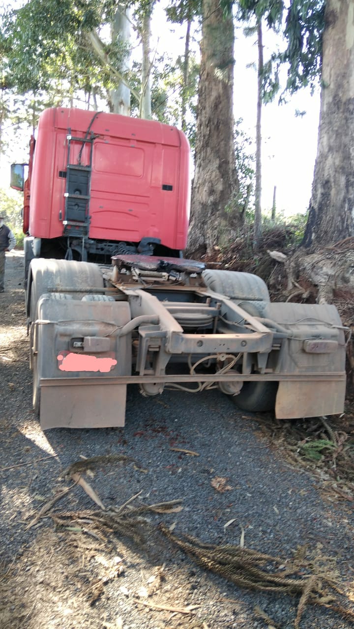 PRF recupera caminhão-trator furtado na Avenida Souza Naves