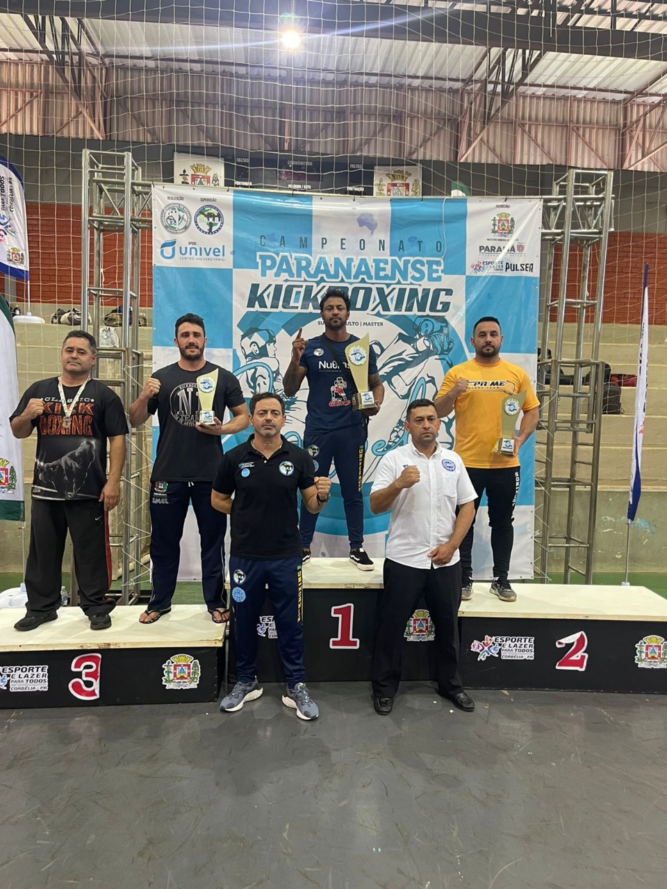 Atletas de Carambeí são campeões paranaenses de Kickboxing
