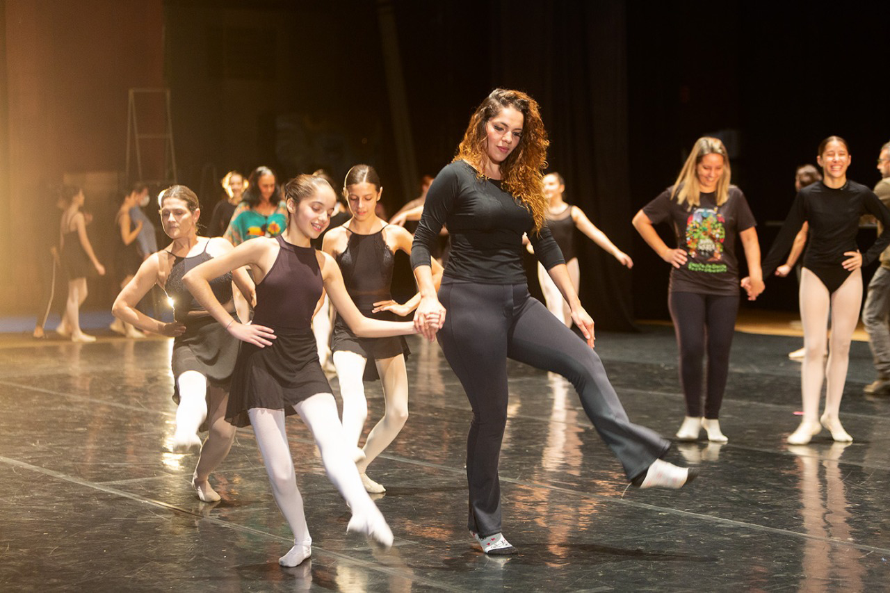 Comemoração antecipada: Escola de Dança Teatro Guaíra leva mães das bailarinas para os palcos
