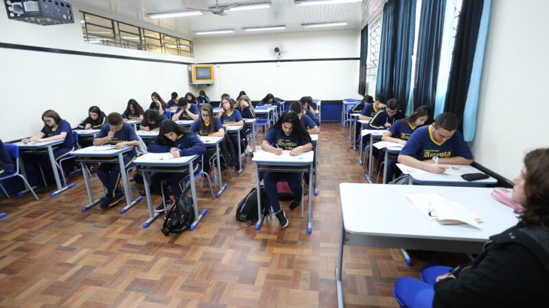 Cerca de 879 mil estudantes da rede estadual participaram do Prova Paraná nesta semana