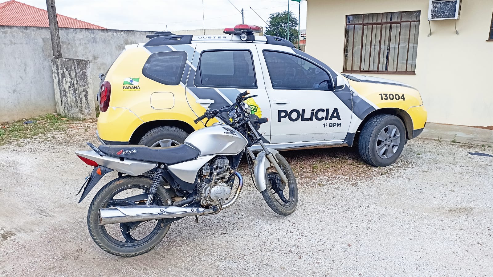 Moto furtada de estacionamento é localizada no interior do município