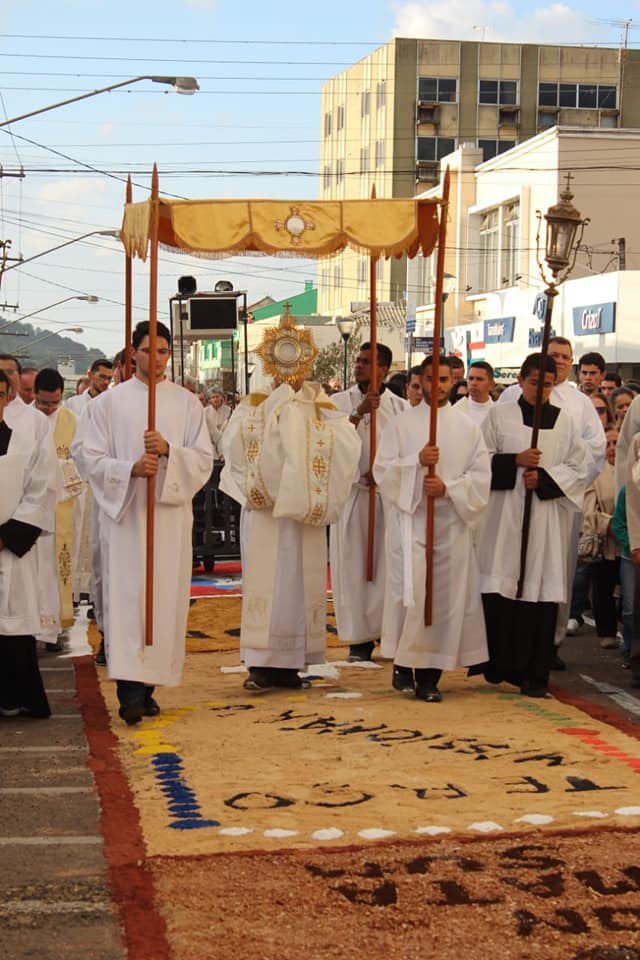 Paróquias se preparam para retomar celebrações de Corpus Christi