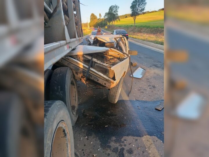 VÍDEO: Dois mortos em colisão traseira envolvendo carro e caminhão no Catanduvas