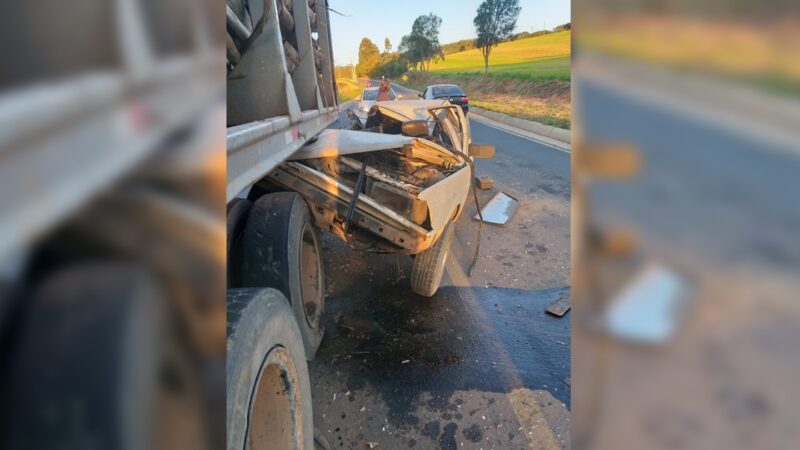VÍDEO: Dois mortos em colisão traseira envolvendo carro e caminhão no Catanduvas