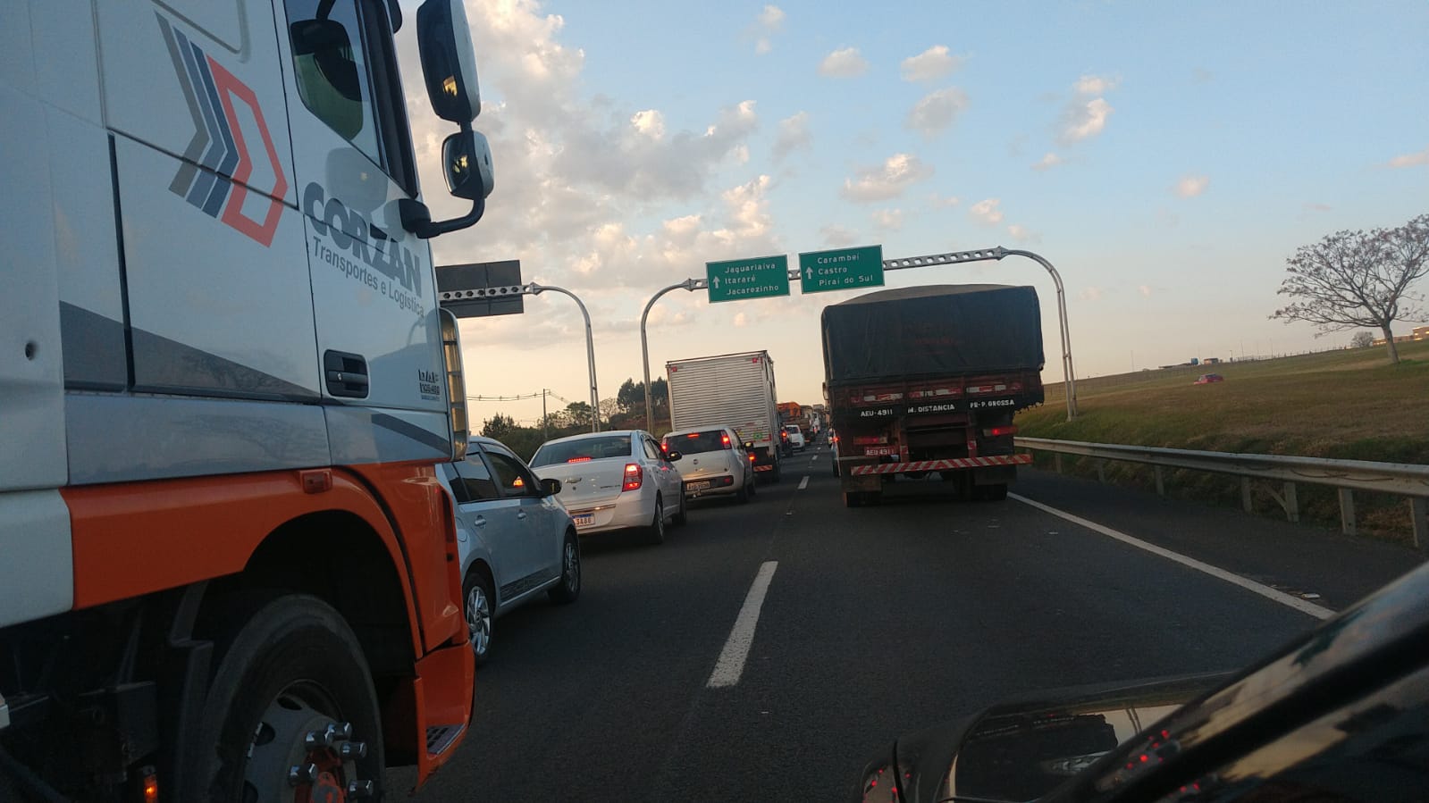 Obras na pista deixam trânsito lento entre Ponta Grossa a Carambeí