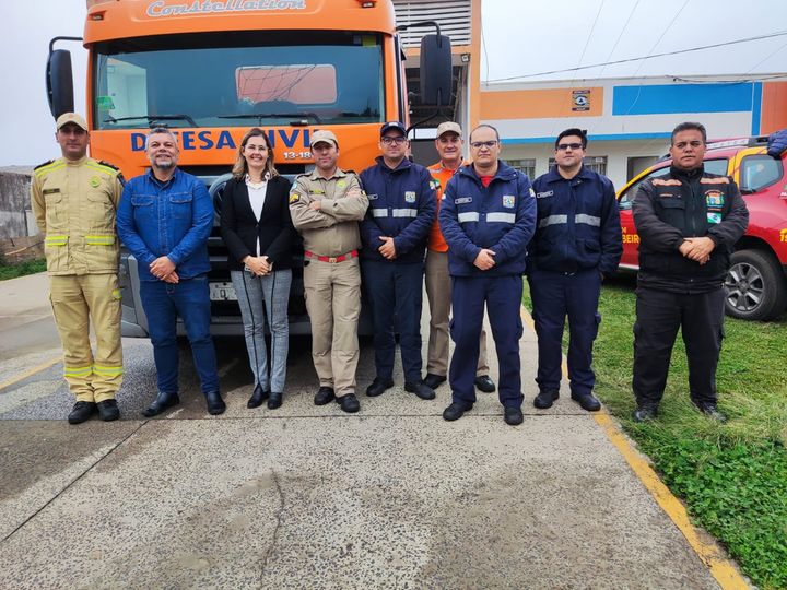 Brigada comunitária de Carambeí recebe visita do estado maior do Corpo de Bombeiros