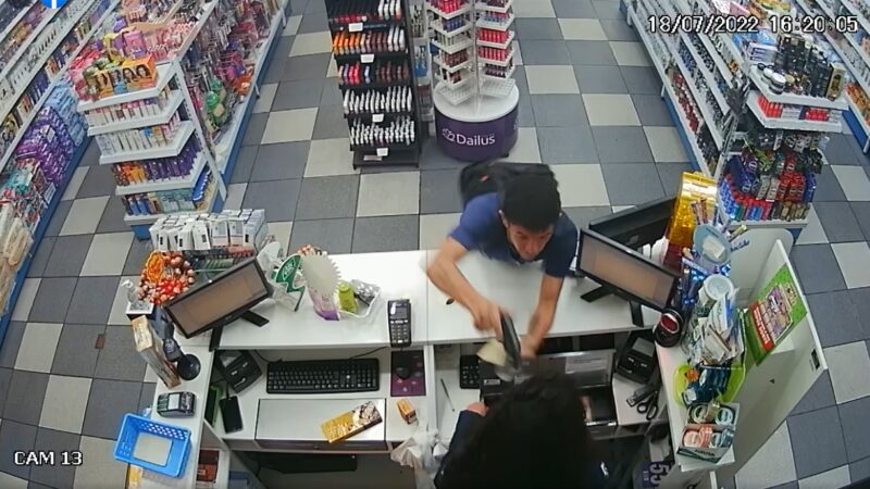 VÍDEO: Ladrão armado assalta farmácia no centro de Castro