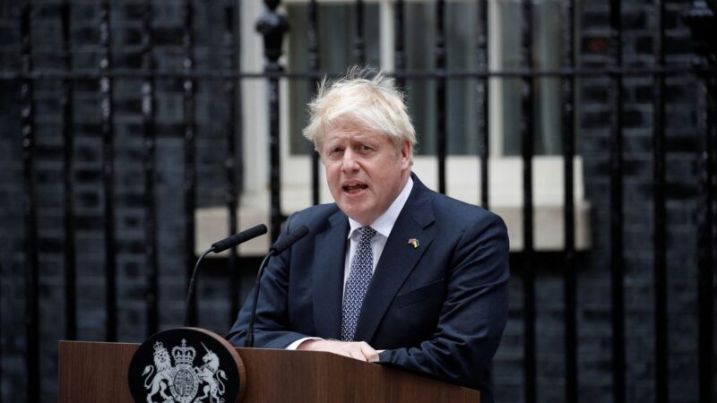 Boris Johnson renuncia ao cargo de premiê britânico