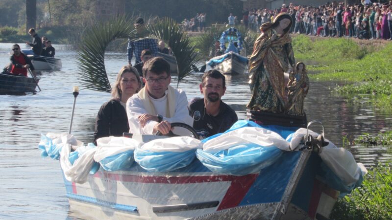 Com procissão fluvial, Castro celebrou o dia da padroeira Sant’Ana
