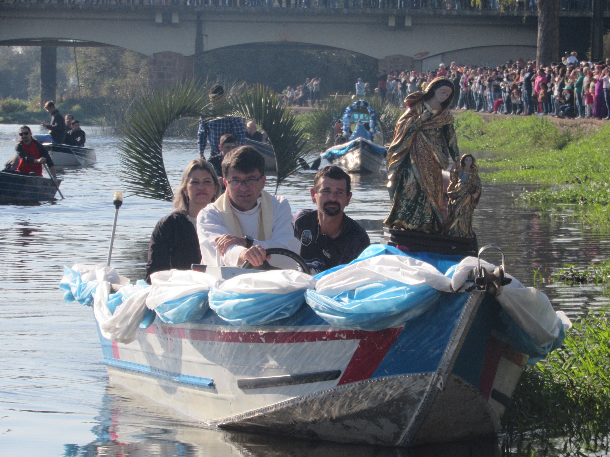 Com procissão fluvial, Castro celebrou o dia da padroeira Sant’Ana