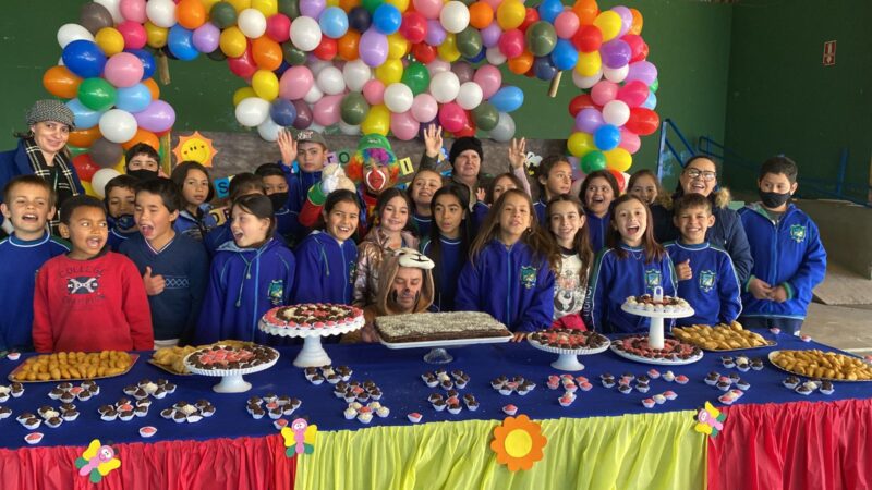 Escola David Federmann realiza festa de aniversário para as crianças, em Tibagi