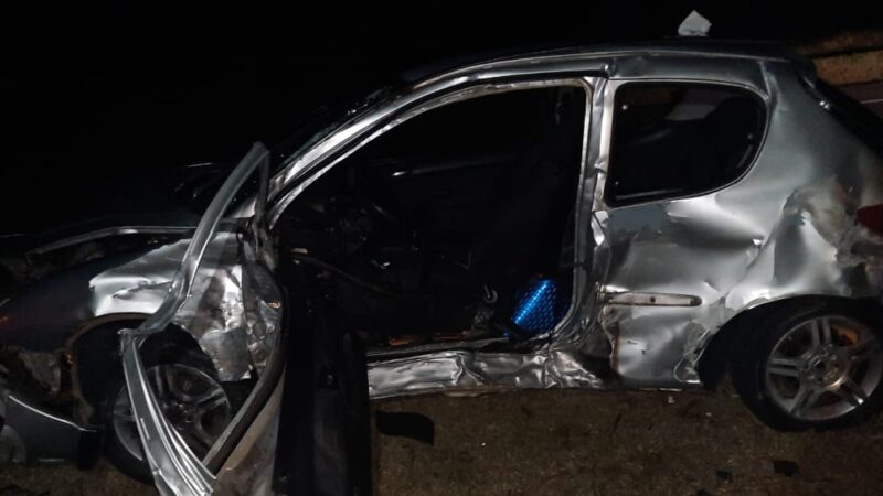 Colisão na PR-151 deixa motorista de Peugeot gravemente ferido