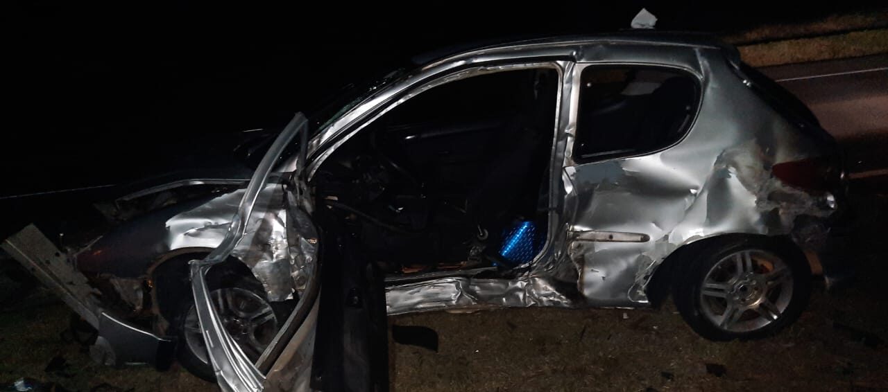 Colisão na PR-151 deixa motorista de Peugeot gravemente ferido