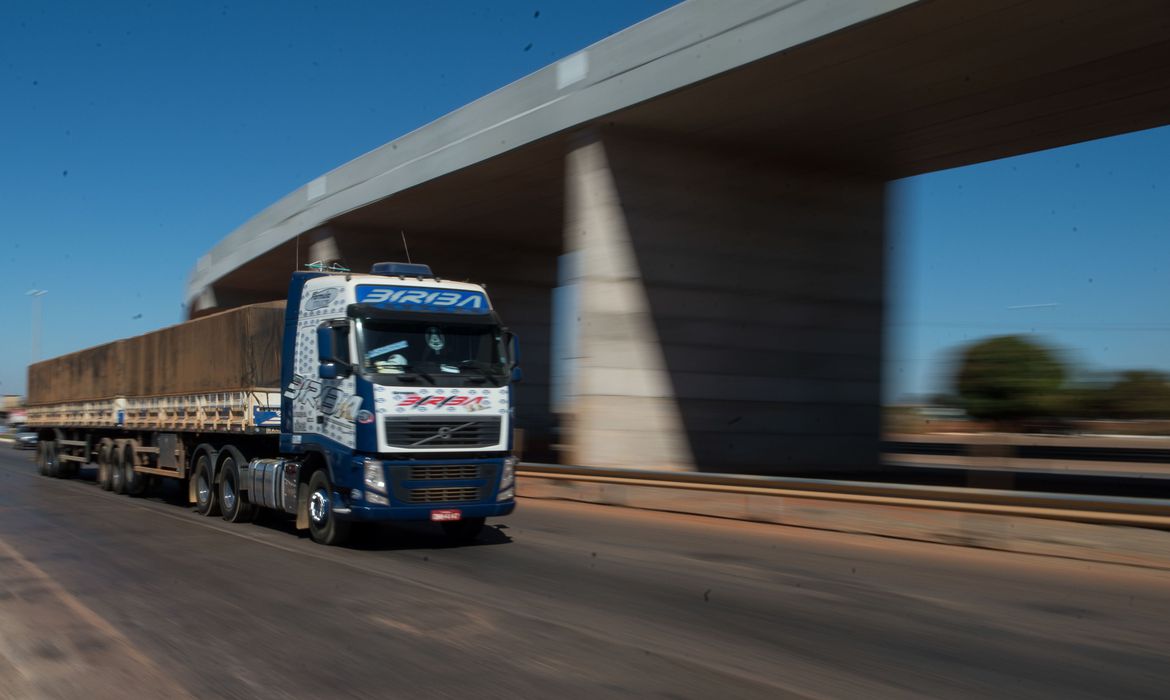 Pagamento do segundo lote do benefício emergencial a caminhoneiros autônomos começa em setembro