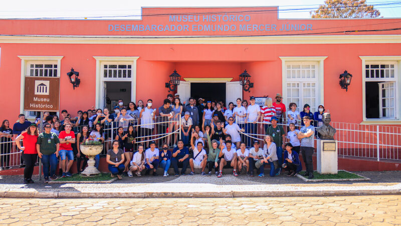 Tibagi recebe visita de alunos de colégio cívico-militar de Ponta Grossa
