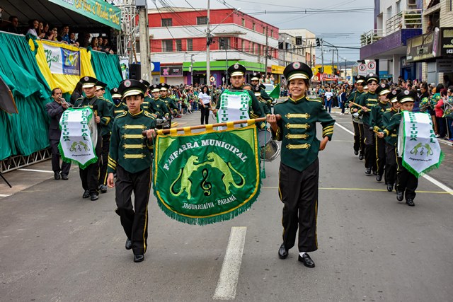 Desfile Cívico da Independência reúne milhares de pessoas em Jaguariaíva