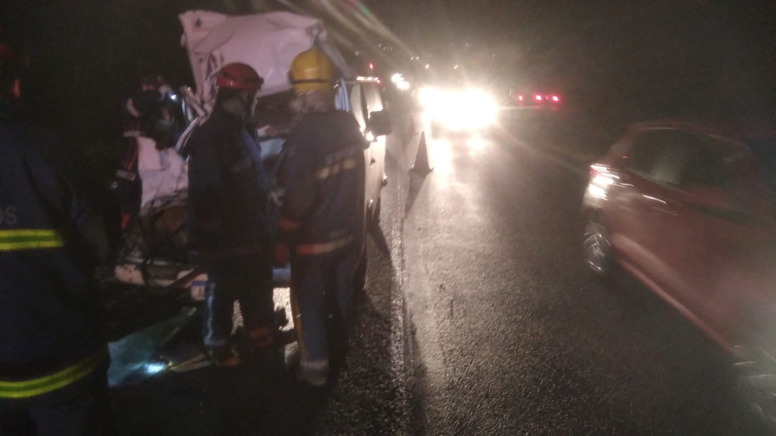 Colisão traseira mata motorista de Kombi na BR-376