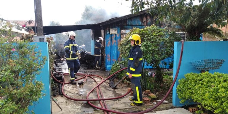 Incêndio consome casa de idosos em Ponta Grossa