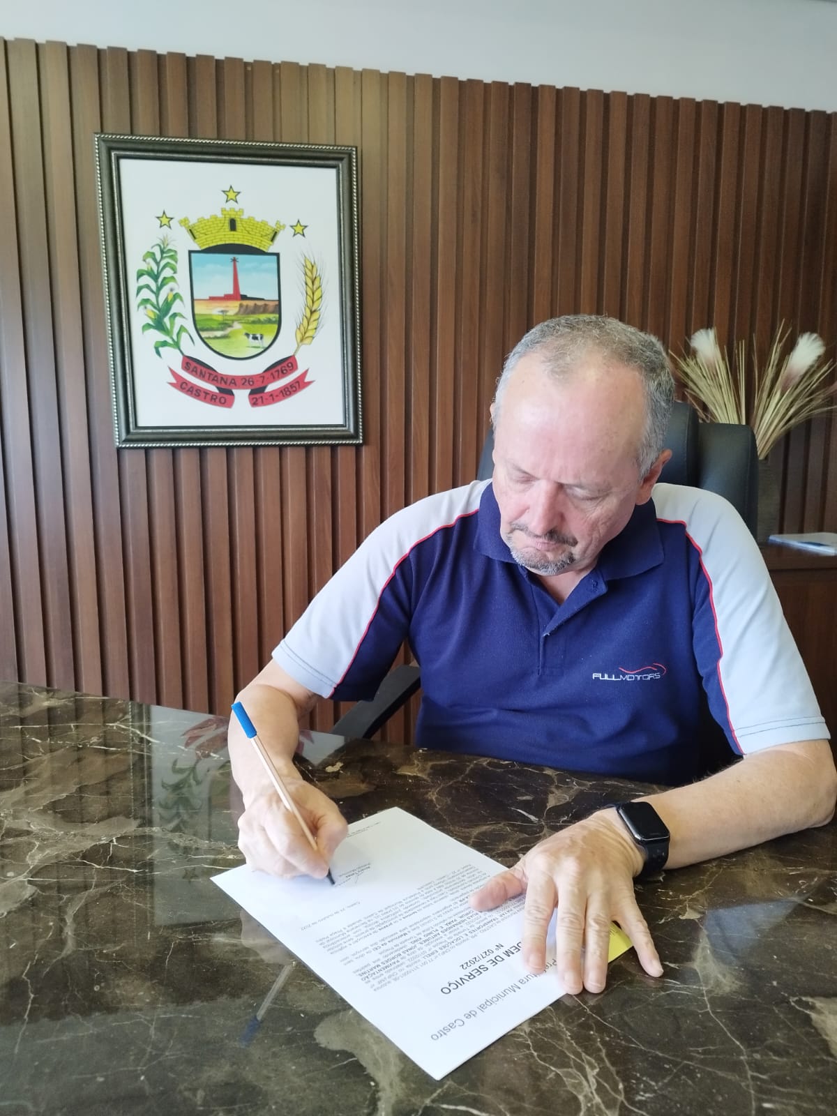Prefeitura de Castro assina Ordem de Serviço para pavimentação no Lacustre