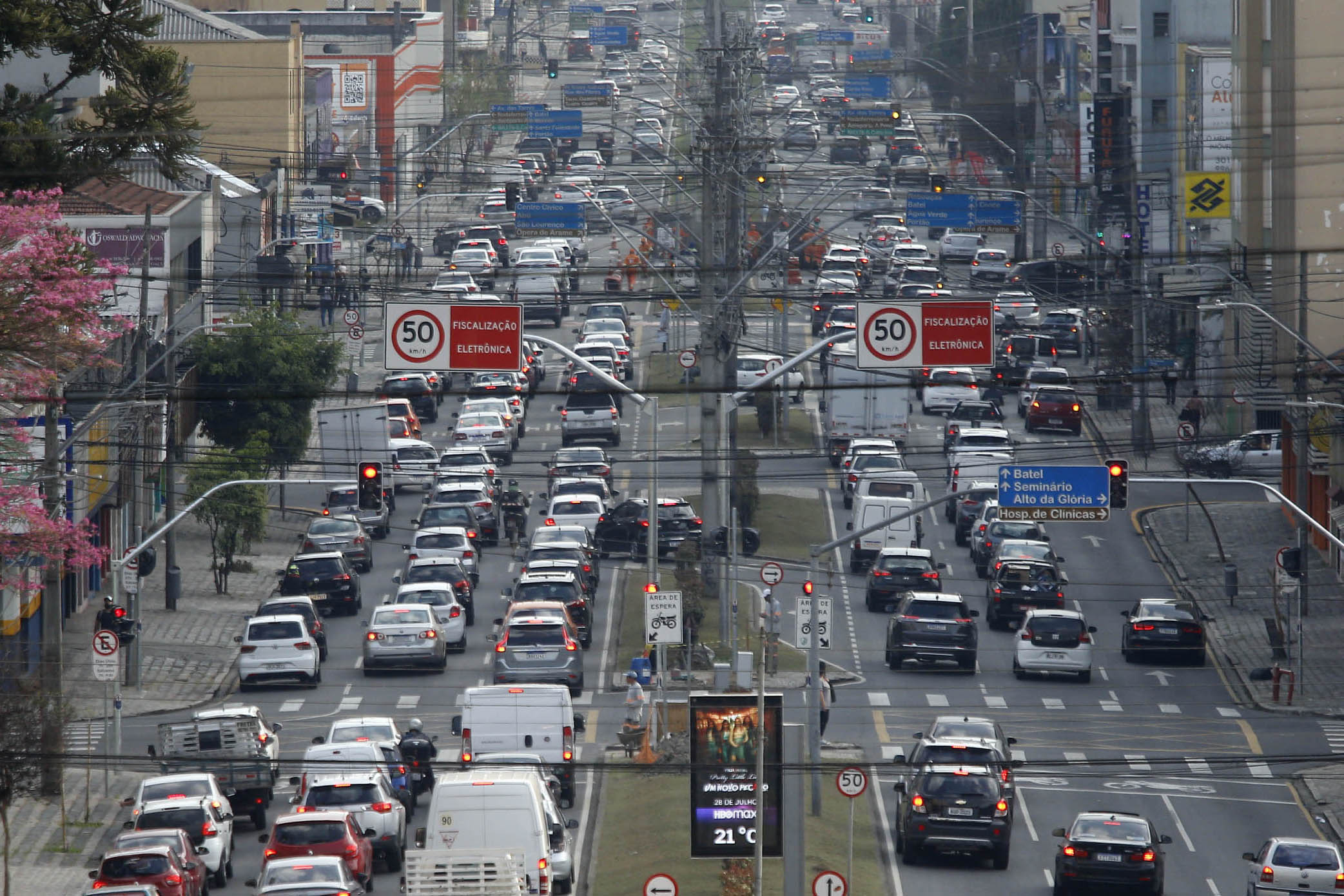 Prazo para pagamento do licenciamento das placas com final 6, 7 e 8 termina em outubro no Paraná