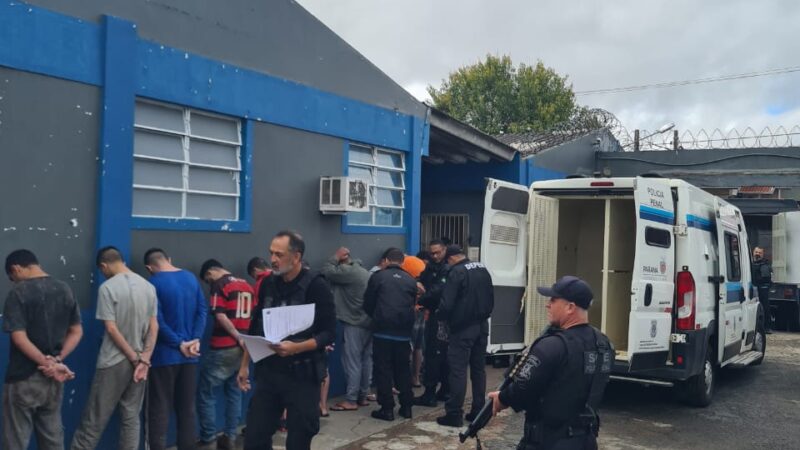 17 presos são transferidos de Castro para a penitenciária de Ponta Grossa
