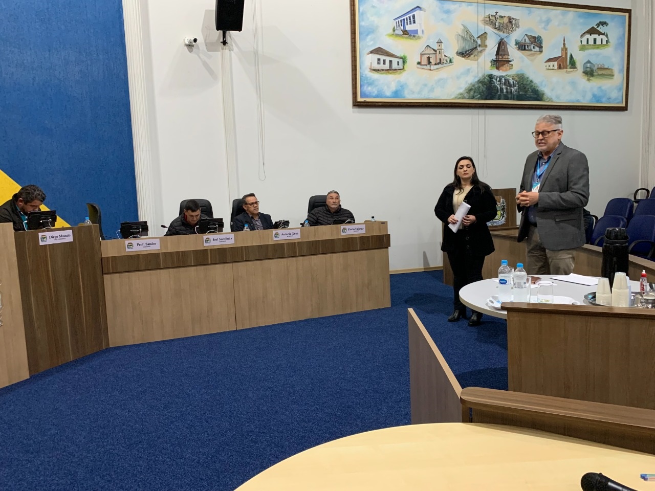 Prefeita Elisangela apresenta aos vereadores ‘Pacote de Obras’ para 2023
