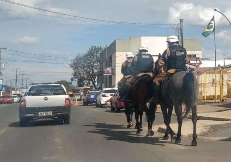 Presença da Cavalaria da PM chama atenção em Carambeí