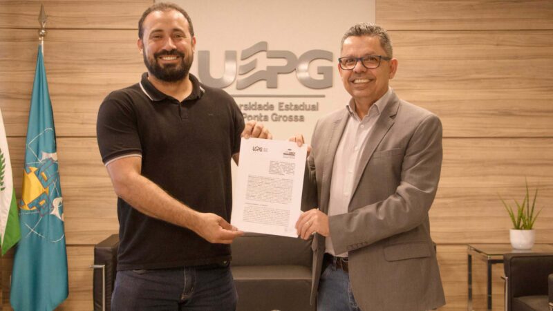 UEPG firma convênio com AMCG para capacitação de gestores públicos