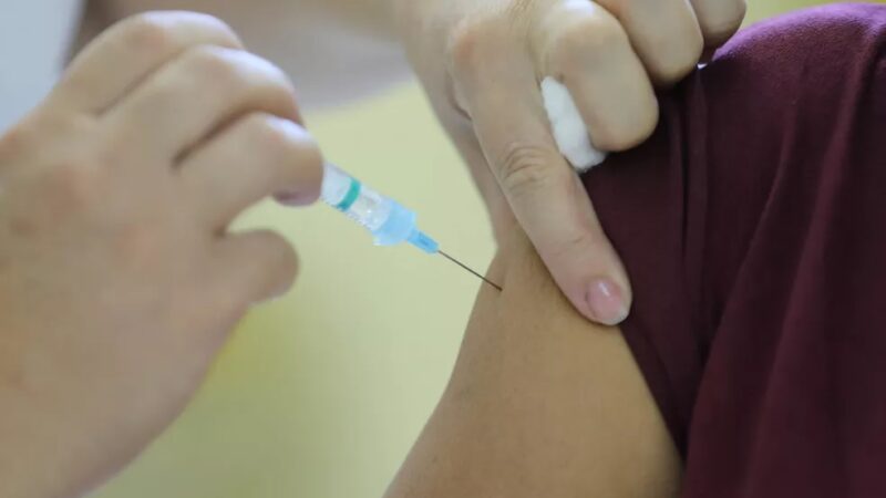 Em Castro, 4ª dose da vacina contra a Covid-19 já está sendo aplicada em adultos com 18 anos ou mais