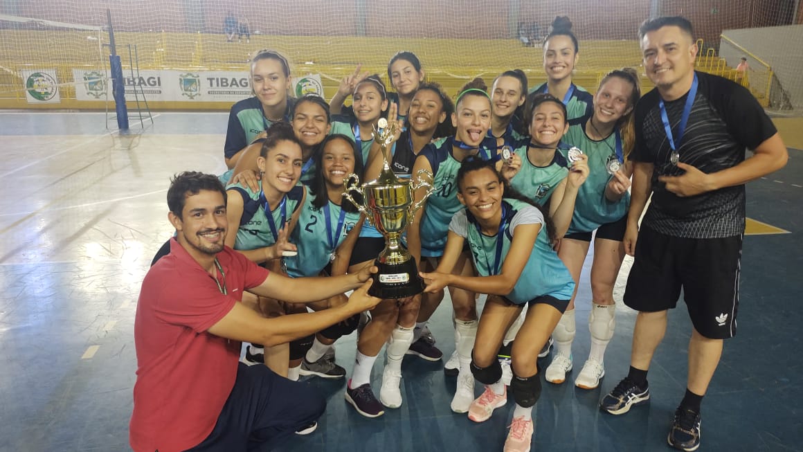 Vôlei feminino de Tibagi fica com a medalha de prata na Supercopa