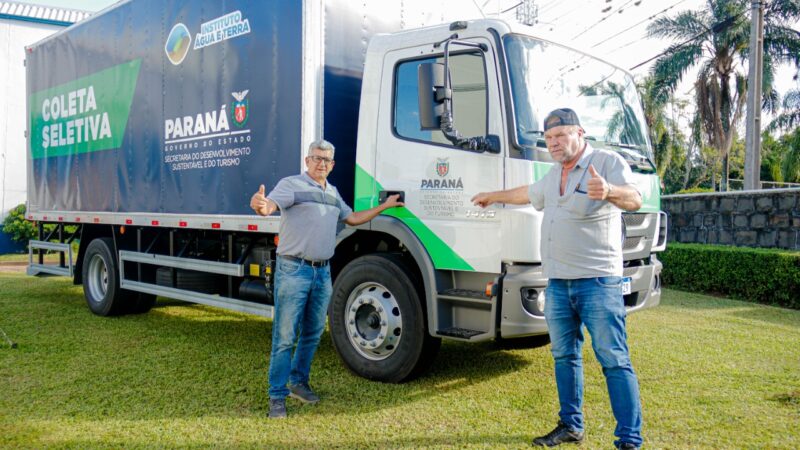 Tibagi recebe caminhão baú do Governo do Paraná para coleta de recicláveis