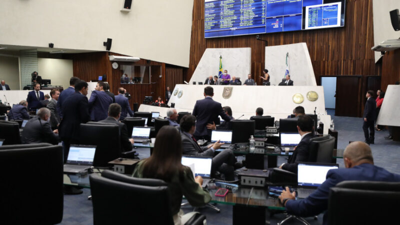 Deputados aprovam projeto que prevê aumento real no Salário Mínimo Regional