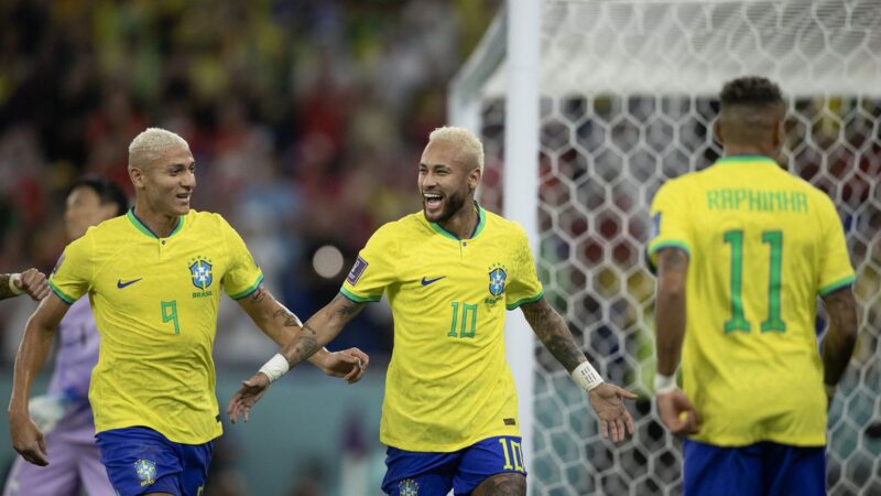 Brasil goleia Coreia do Sul e pega a Croácia nas quartas de final