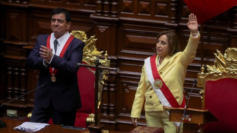 Novo presidente do Peru toma posse após expulsão de Castillo