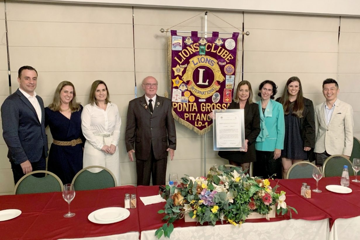 HU-UEPG recebe homenagem do Lions Clube pelo atendimento à população